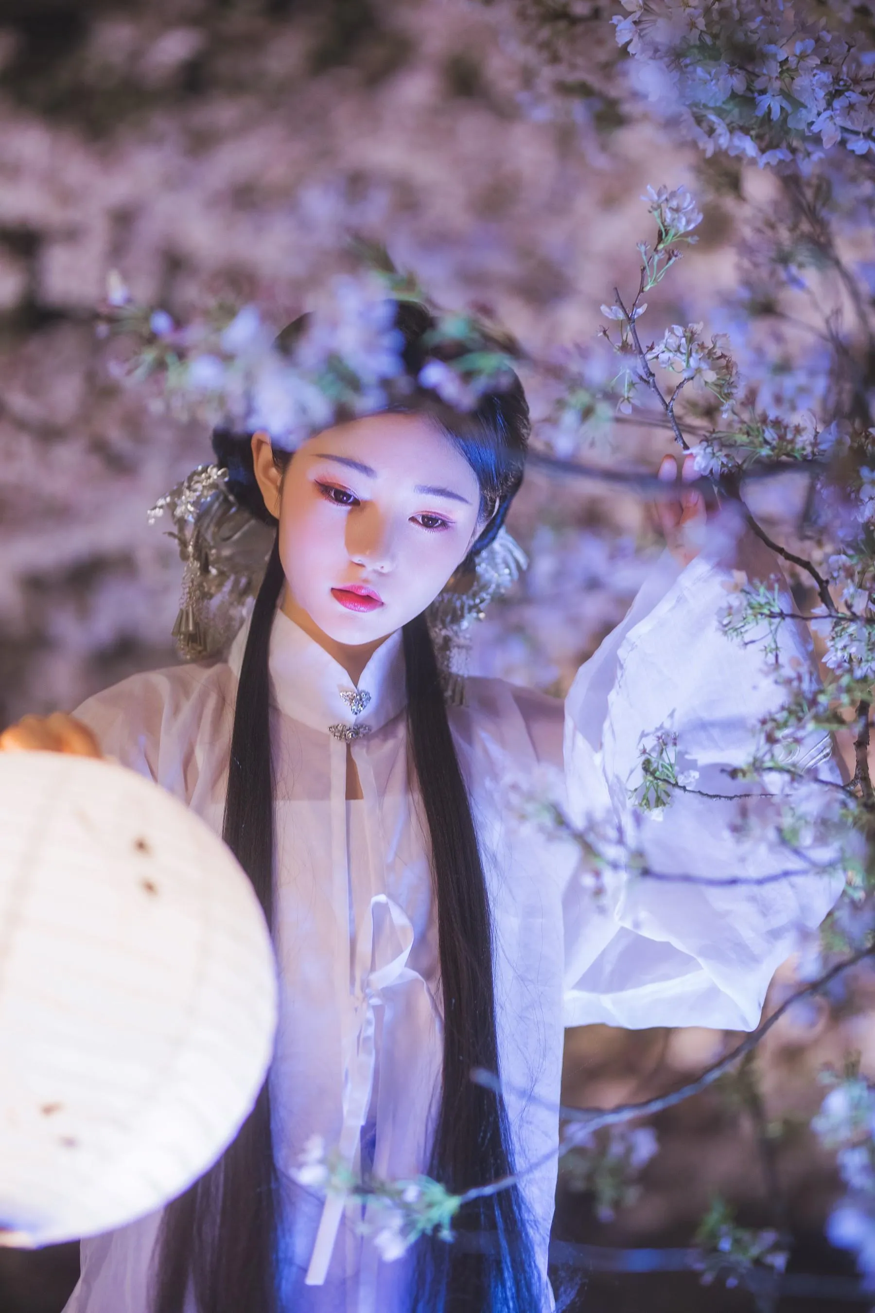 [艺图语] 2022.05.11 梦遣看花人 吴莹琨琨 [22P]插图1